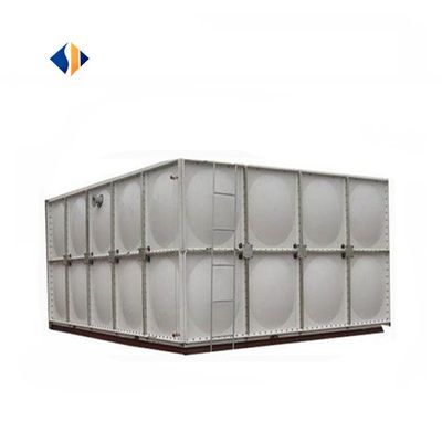 Большой объемный резервуар для воды GRP 100 м3 с горячо оцинкованной стальной рамой и внешней лестницей